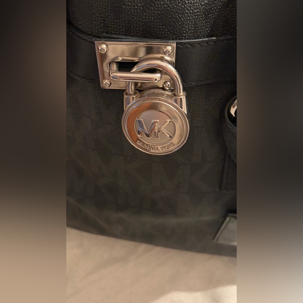 Michael Kors Black Leather Shoulder Bag - Picture 2 of 9
